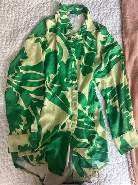 RESA Silky Green Tropical Print Button-Up Blouse